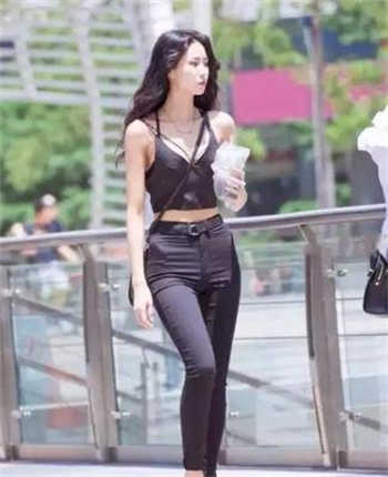 女主叫夏雪男主是个傻王爷
