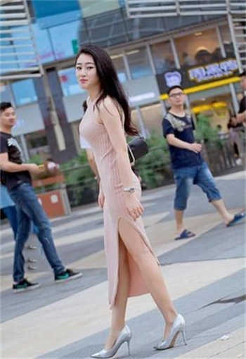 我和姨妈在车后面txt