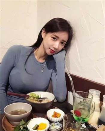 50度灰黄色入口