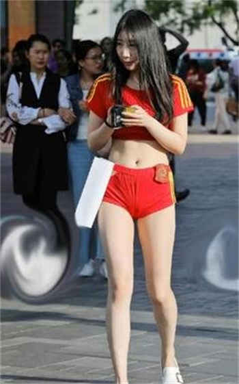 杨超越杜蕾斯广告