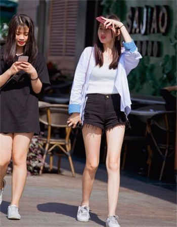 黑灯舞丁白村视频