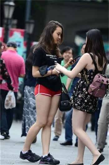 亡夫灵前被耍中文字幕
