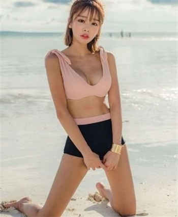 漂亮老婆在家修空调