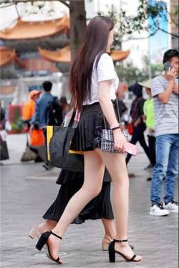 在学校上厕所尴尬