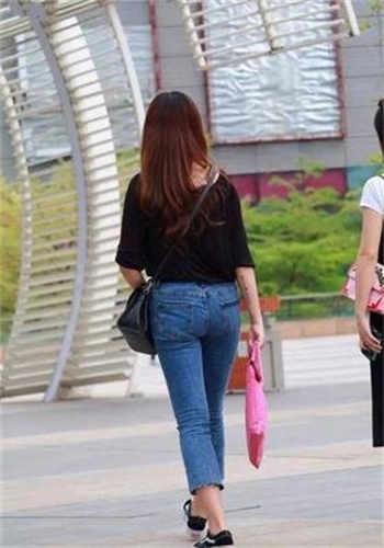 董格格和他儿子打扑克