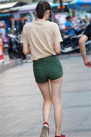 19岁大学女学生