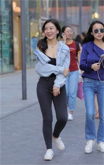 老公上班后邻居就来