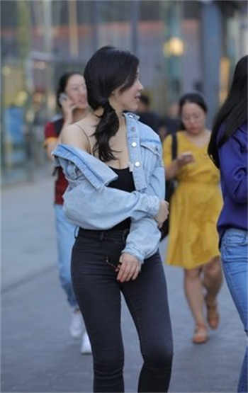 附近10米单身女相片