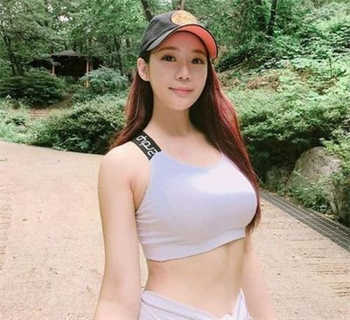 聂小雨黑皮风衣入口